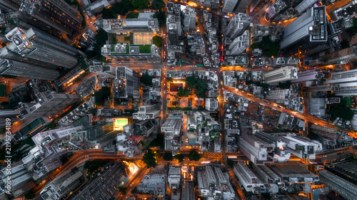 Obraz na plátně Bird's eye view of a busy Hong Kong street intersection lit up at night