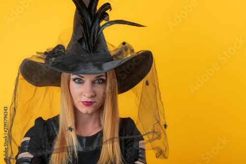 Obraz na płótnie Young woman with blonde hair and striking green eyes portraying a witch characte