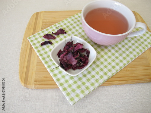 Poppy flower tea: Herbal tea made from dried poppy flowers
