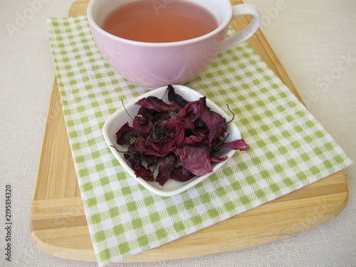 Poppy flower tea: Herbal tea made from dried poppy flowers