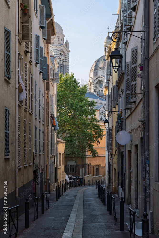 Obraz premium Narrow street in Le Panier, with La Major Cathedral, Marseille