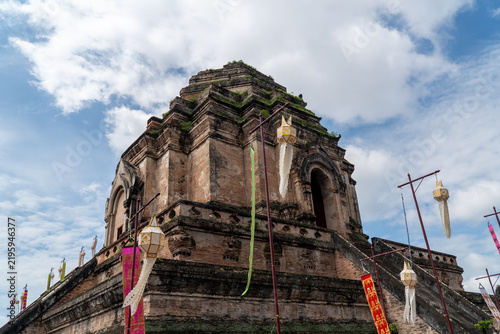 Фотография Ancient brick temple with sky lanterns, festive atmosphere