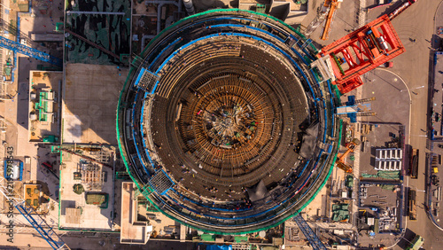 Foto Aerial Top View of Large Circular Construction Site Under Development