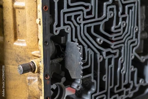 Konstfotografi Detent rooster comb mechanism and hydraulic valve body maze on transmission in workshop