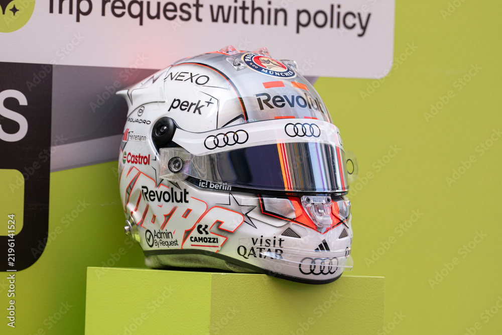 Obraz premium NEW YORK, USA – SEPTEMBER 16, 2026: a Formula 1 racing helmet on display with sponsor logos against a bright branded backdrop.