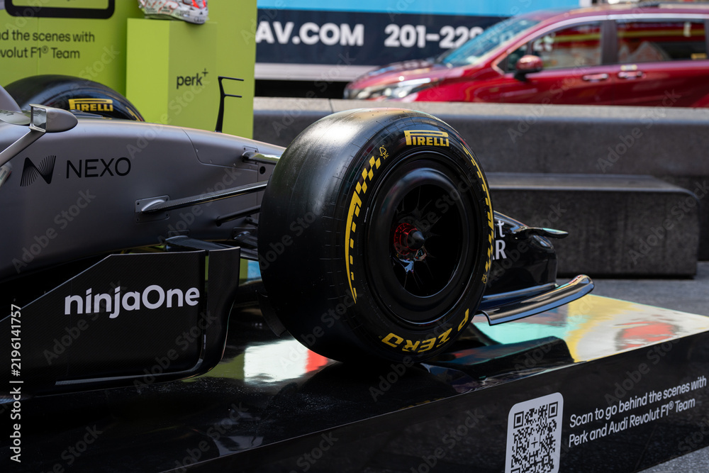 Obraz premium NEW YORK, USA – SEPTEMBER 16, 2026: a Formula 1 car display in Times Square with Audi Revolut F1 Team branding and sponsor logos.