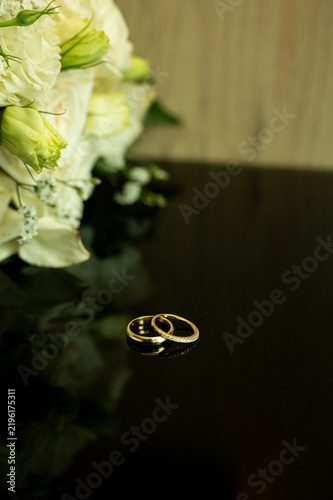 Fotografie Anillos de matrimonio dorados