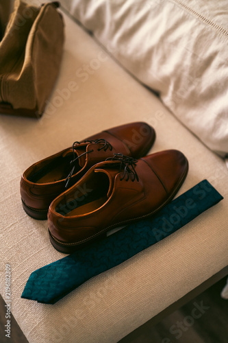 Cuadro en lienzo Zapatos de vestir elegantes marrones