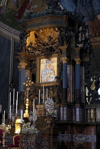 Fotografie A golden icon of the Madonna and Child