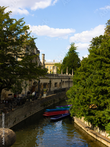 Konstfotografi Colorful Punting Boats Moored on a Peaceful River in Oxford, England