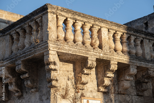 Foto PALAZZO TORRICELLI AD AVETRANA DETTAGLIO DELLA BALAUSTRA BAROCCA D' ANGOLO