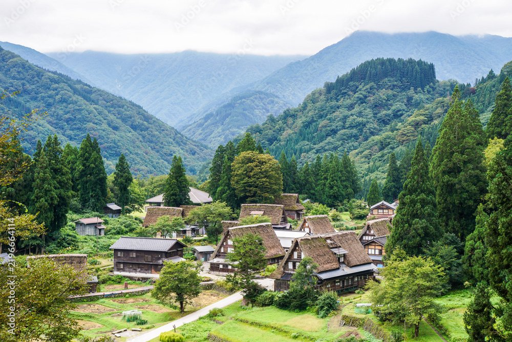 Fototapeta premium 日本富山県五箇山の集落