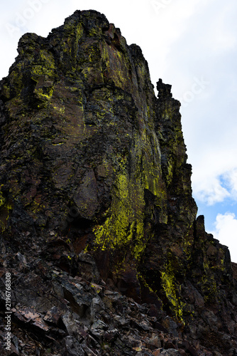 Obraz na plátne Lichen covered rock pinnacle in Cathedral Park