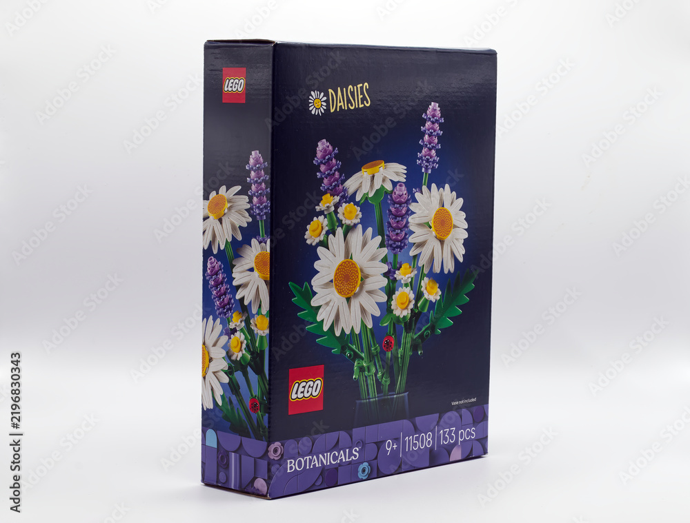 Obraz premium Bologna - Italy - September 17, 2026: A sealed box of lego botanical collection daisies flowers building kit.
