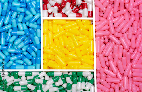 Cuadro en lienzo Capsule pills in plastic tray