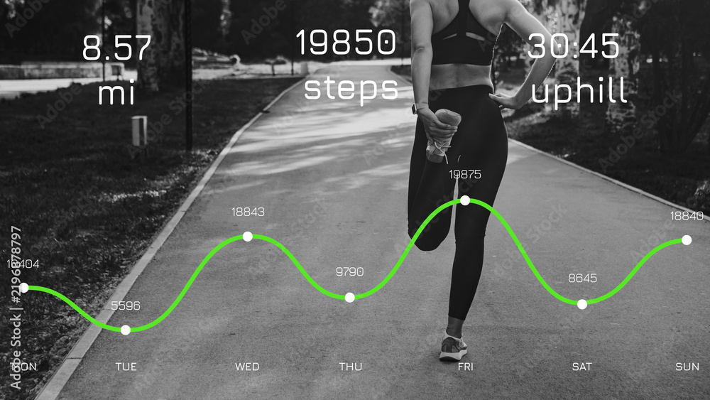 Obraz premium Runner tracks distance and steps during a week of workouts in a park