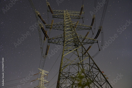 Fotografía Power pylon starry sky electric tower