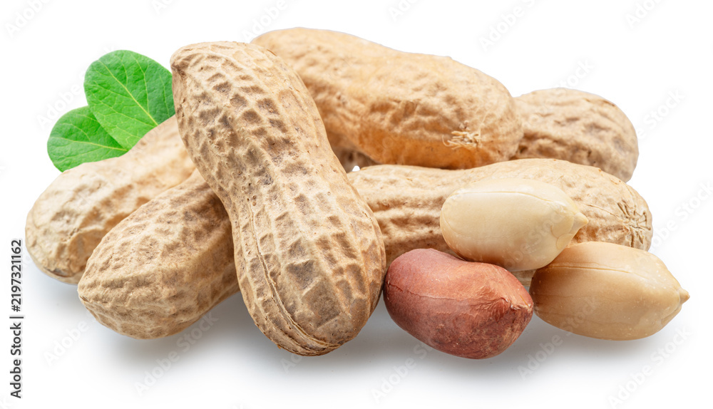 Obraz premium Unshelled and shelled peanuts with green peanut leaves isolated on a white background.