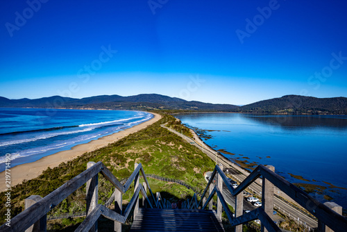Quadro su tela Amazing photo of an isthmus at Bruny island Tasmania on a clear sunny day with b