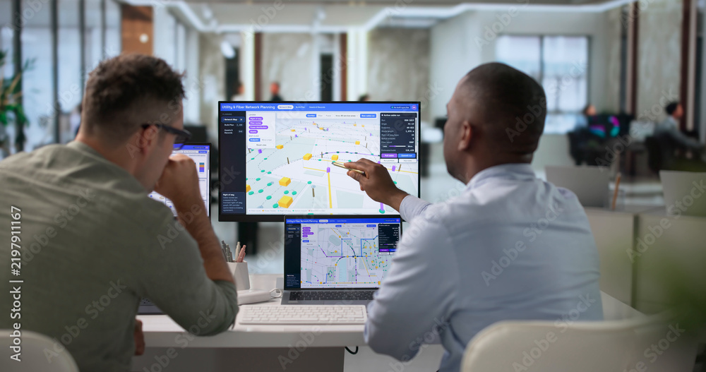 Obraz premium Network Engineer And Technician Review Fiber Optic Route Mapping