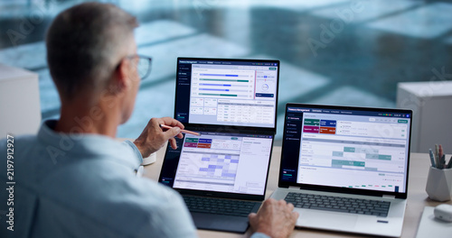 Фотография Corporate Treasurer Reviews Liquidity And Risk Management