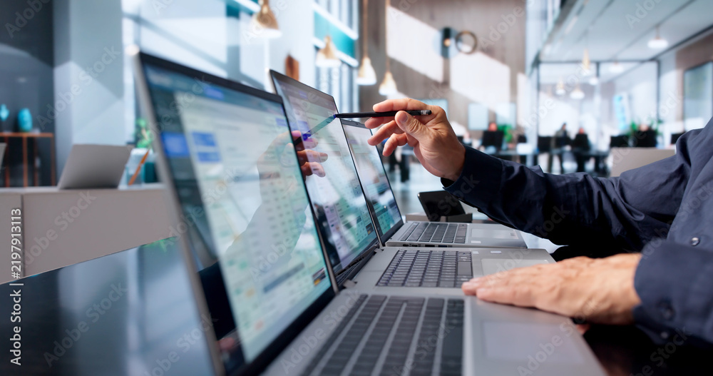 Obraz premium Financial Analyst Studies Cloud Cost Data On Laptop