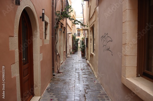 Obraz na płótnie Narrow laneway in the old city of Chania on the island of Crete, Greece