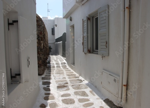 Принти на полотні Narrow street on the island of Mykonos, Greece.