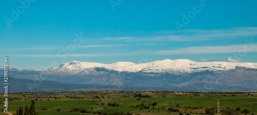 Vista de la Sierra de Guadarrama desde Fuencarral, zona norte de Madrid. Nieve en sus picos acumulada durante todo el invierno.