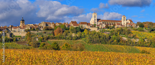 L'abbaye de Vézelay en automne, Bourgogne, France