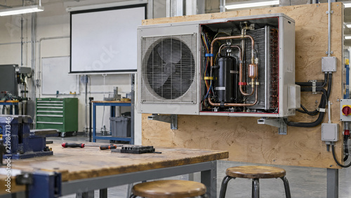 Obraz na płótnie Open Air Source Heat Pump Training Unit with Exposed Components in HVAC Workshop