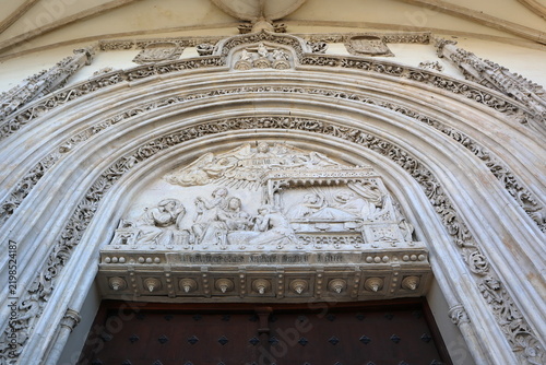 Obraz na plátně Facade of the Gothic church of San Jerónimo el Real in Madrid