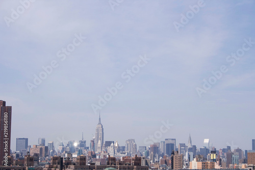 фотографія The New York skyline, taken from halfway across the Brooklyn Bridge
