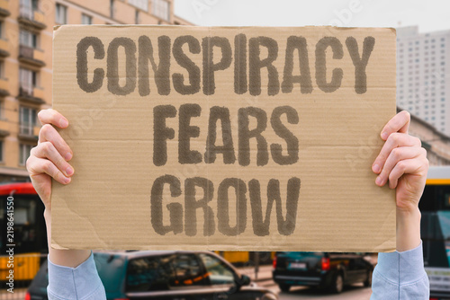 Fotografía "Conspiracy fears grow" Distrust of institutions fuels wild theories