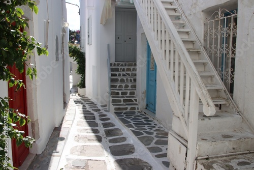 Canvas Print Narrow street on the island of Mykonos, Greece.
