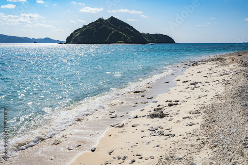 Tapety artystyczne 慶良間諸島 座間味島から見る安室島