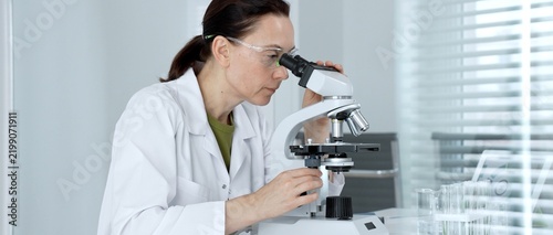 Fotografía Female scientist working in a modern research laboratory, diligently examining s