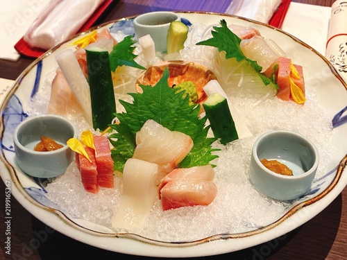 Fotografie Japanese sashimi platter with fresh fish and garnishes