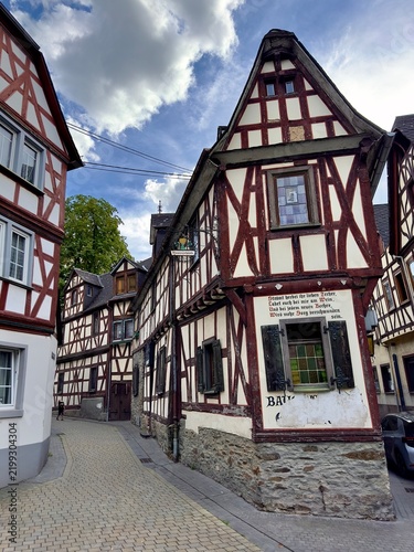Bild auf Leinwand Fachwerkhäuser in Braubach (Rheinland-Pfalz)