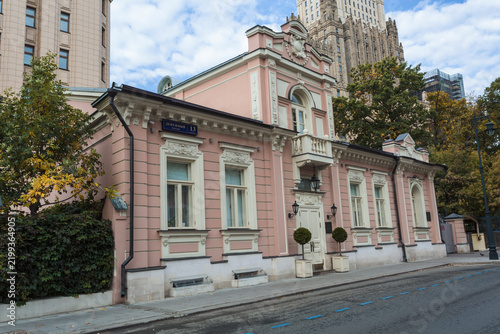 The mansion of N. K. Bol — K. A. Gutheil on the background of the high-rise building of the Ministry of Foreign Affairs. Moscow, Money lane, 13