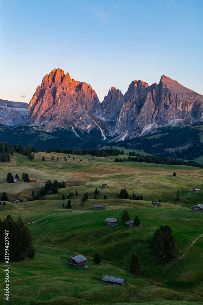 Obraz premium Seiser Alm Sonnenuntergang Herbst - Südtirol - Dolomiten - alpe di siusi