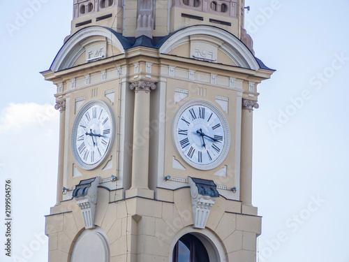 Fotografie An exterior daytime view of the City Hall Tower in Oradea, Romania