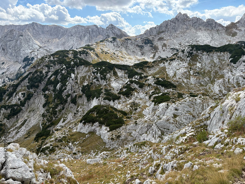 Cuadro en lienzo Remote alpine landscape with craggy limestone peaks