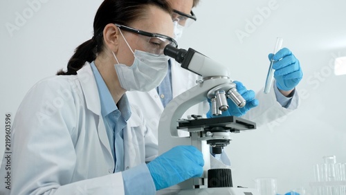 Принти на полотні Female scientist wearing protective mask