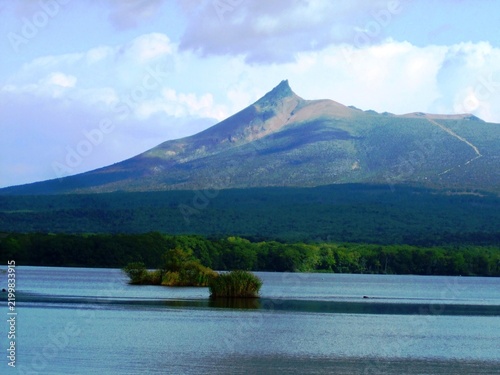 大沼国定公園の風景　北海道駒ケ岳と大沼