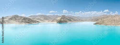 Cuadro en lienzo Panoramic view of magnificent Baisha Lake scenery on Pamir Plateau