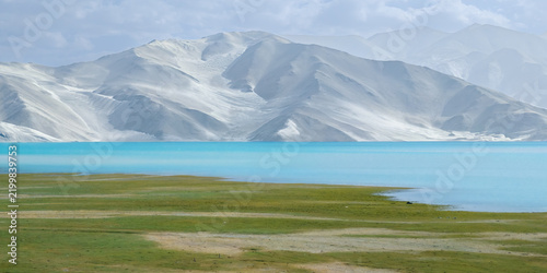 Cuadro en lienzo Panoramic view of magnificent Baisha Lake scenery on Pamir Plateau