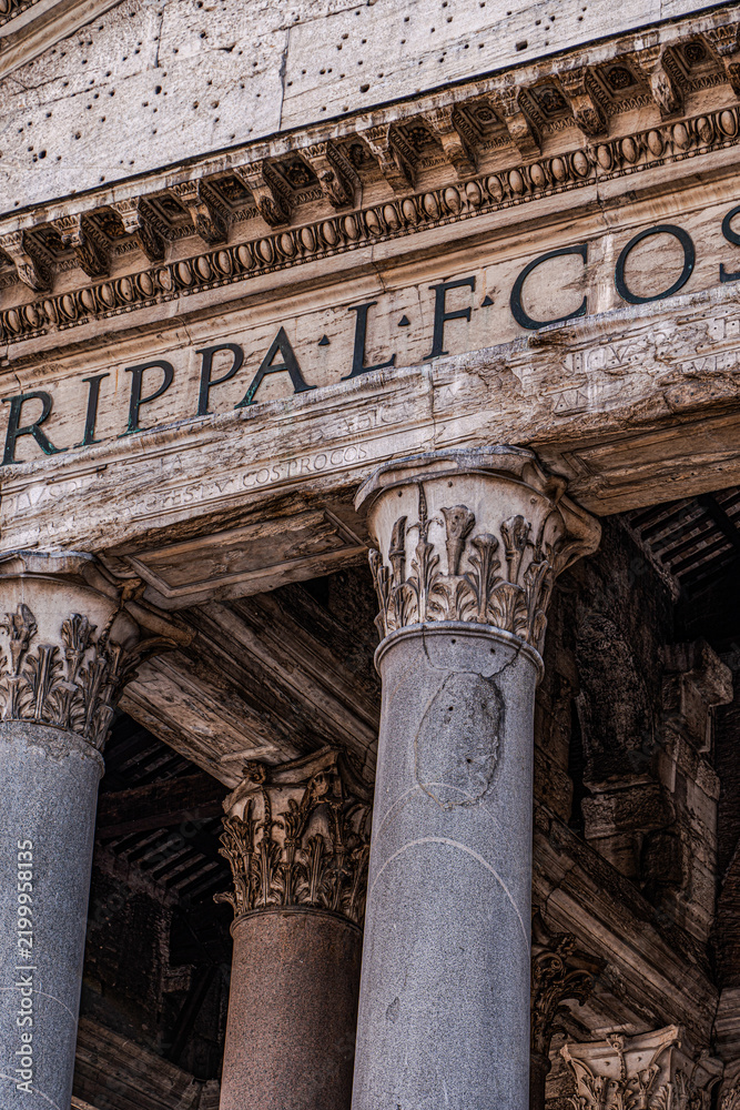 Obraz premium Ancient Pantheon in the heart of historical part of Rome, Italy