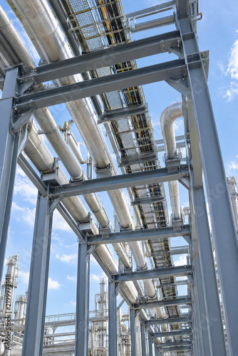 Obraz na plátně Multi-level steel pipe rack carrying process piping installed in a modern indust