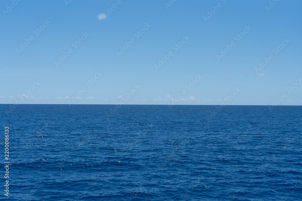 Obraz premium Calm Deep Blue Indian Ocean with Clear Horizon and Blue Sky Seychelles